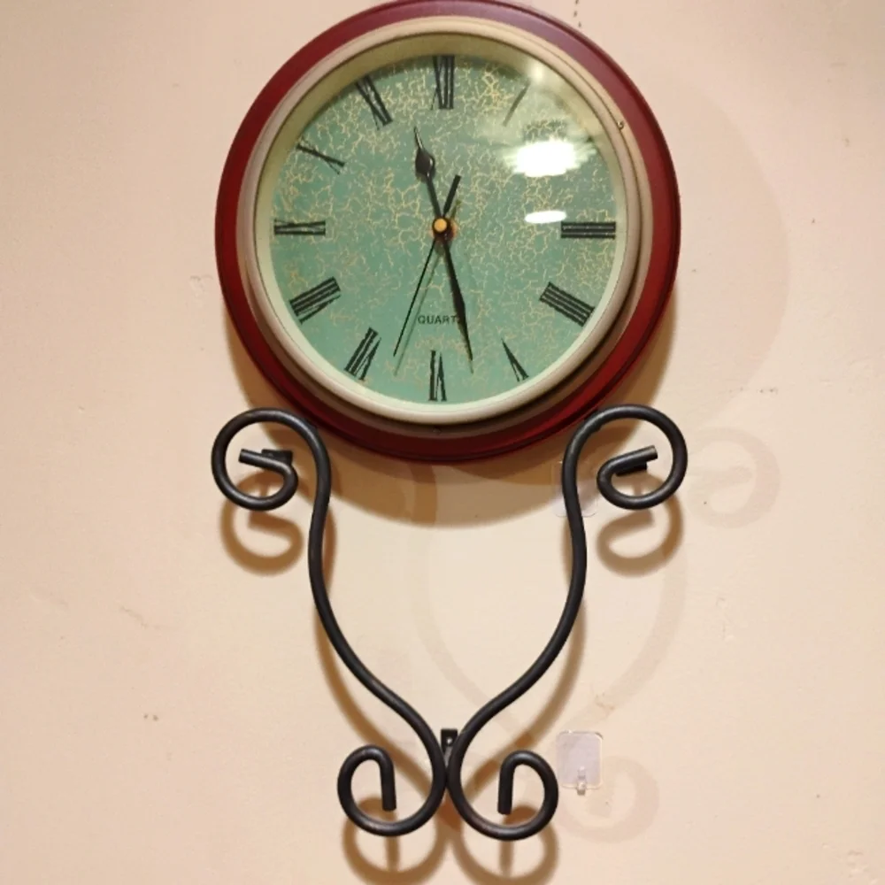 Vintage Quartz Wall Clock. Gorgeous! Works, And Looks Perfect! 10.5